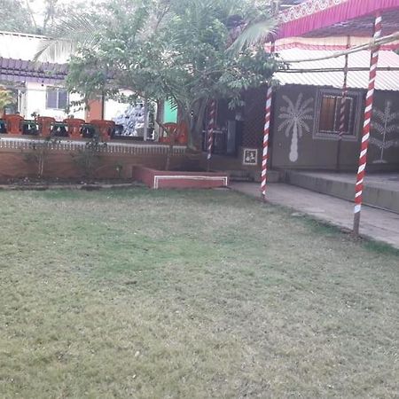 Nisarg Shrushti Farmhouse Hotel Pune Esterno foto