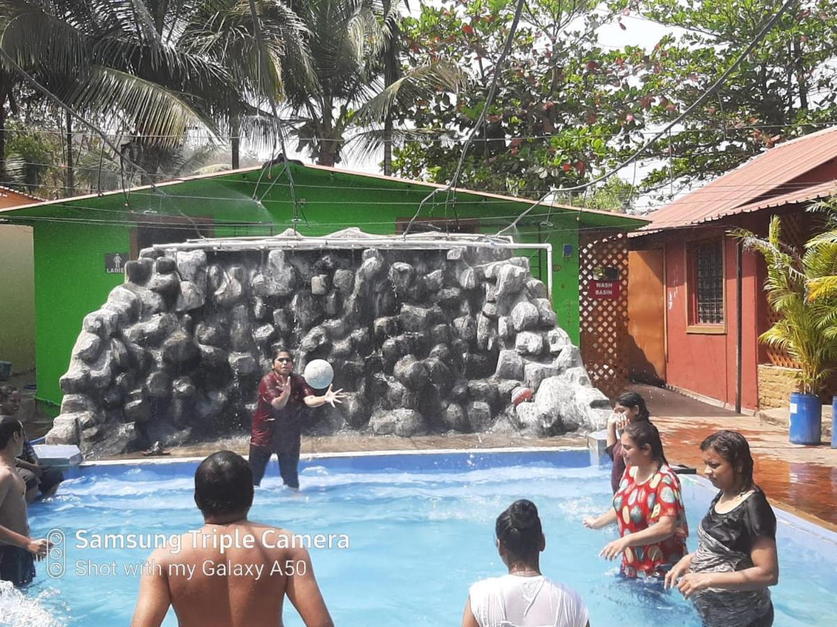 Nisarg Shrushti Farmhouse Hotel Pune Esterno foto