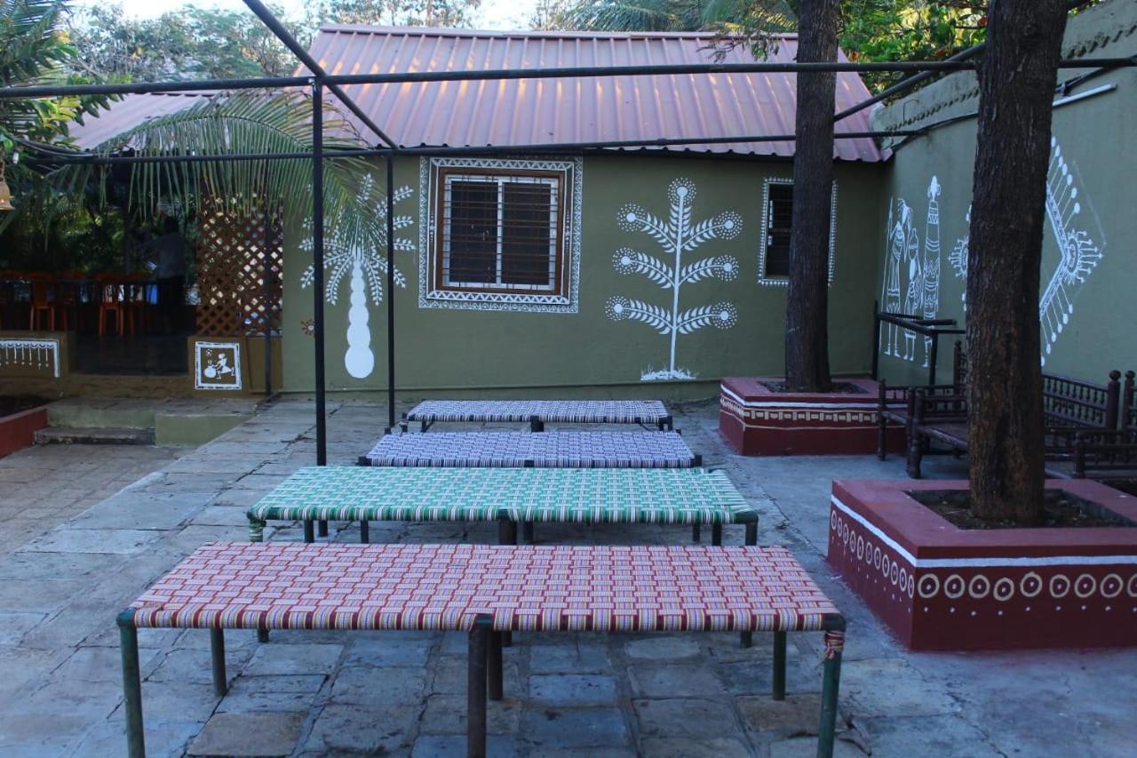 Nisarg Shrushti Farmhouse Hotel Pune Esterno foto