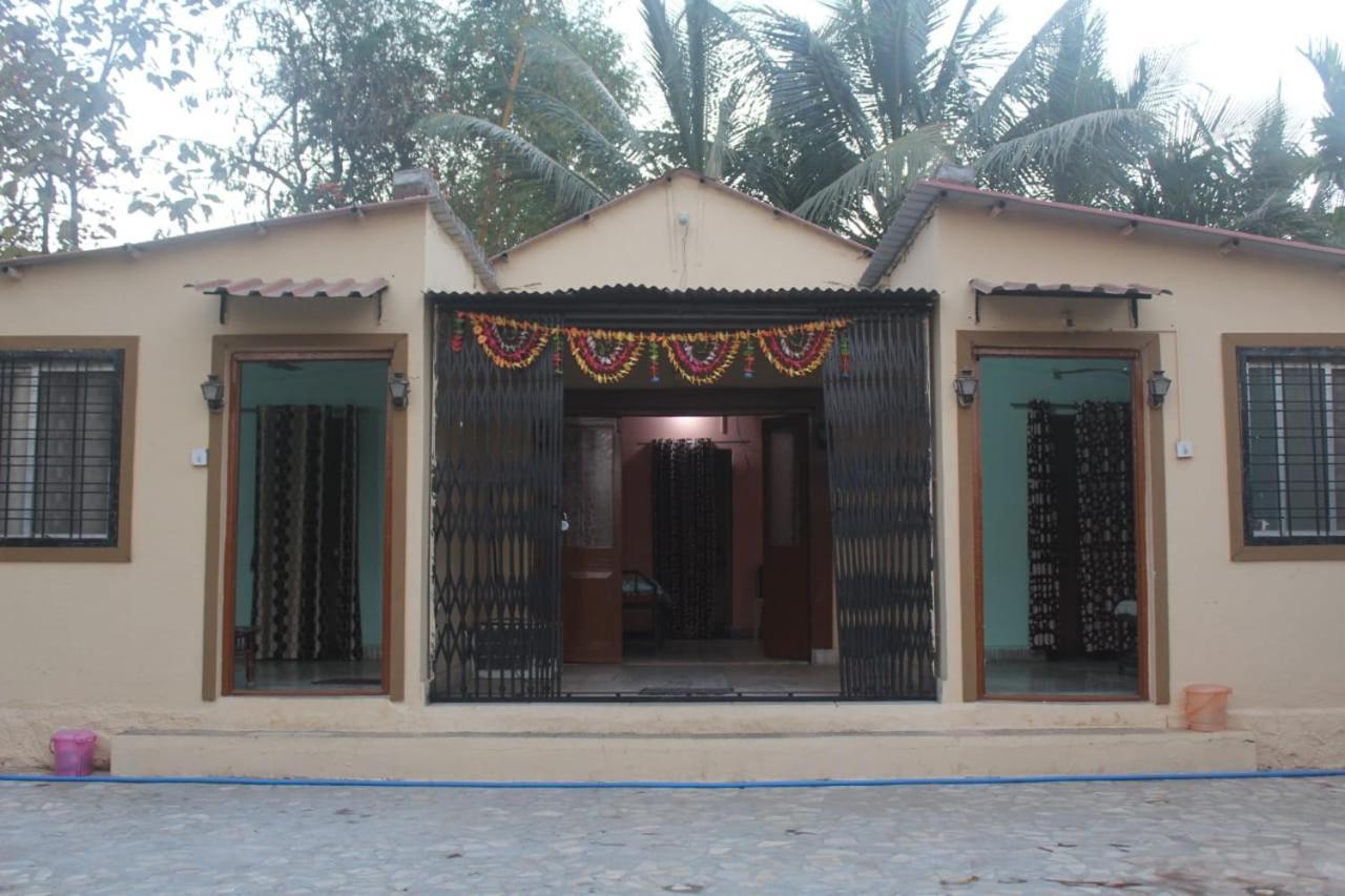 Nisarg Shrushti Farmhouse Hotel Pune Esterno foto